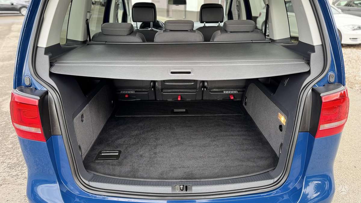 Volkswagen Touran 2012 — photo 19