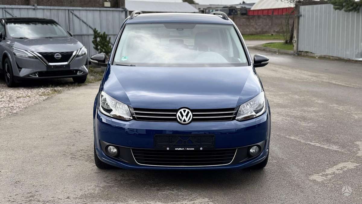 Volkswagen Touran 2012 — rear view