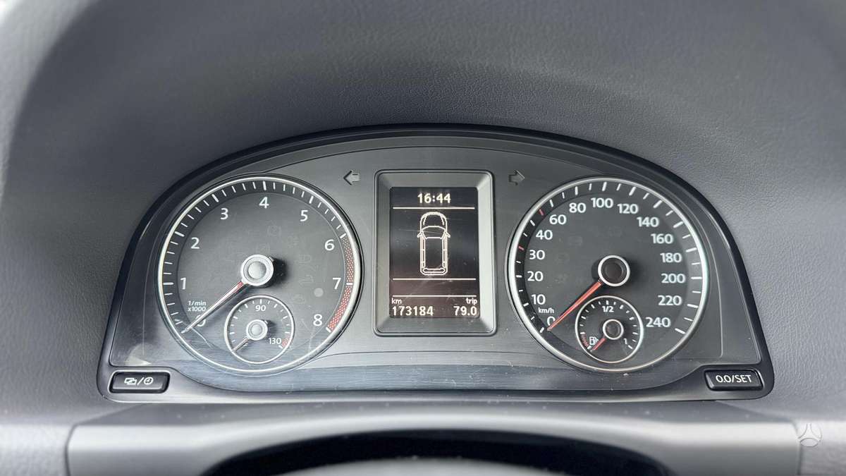 Volkswagen Touran 2012 — photo 20