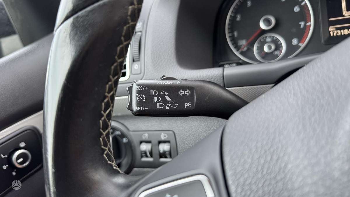 Volkswagen Touran 2012 — photo 23
