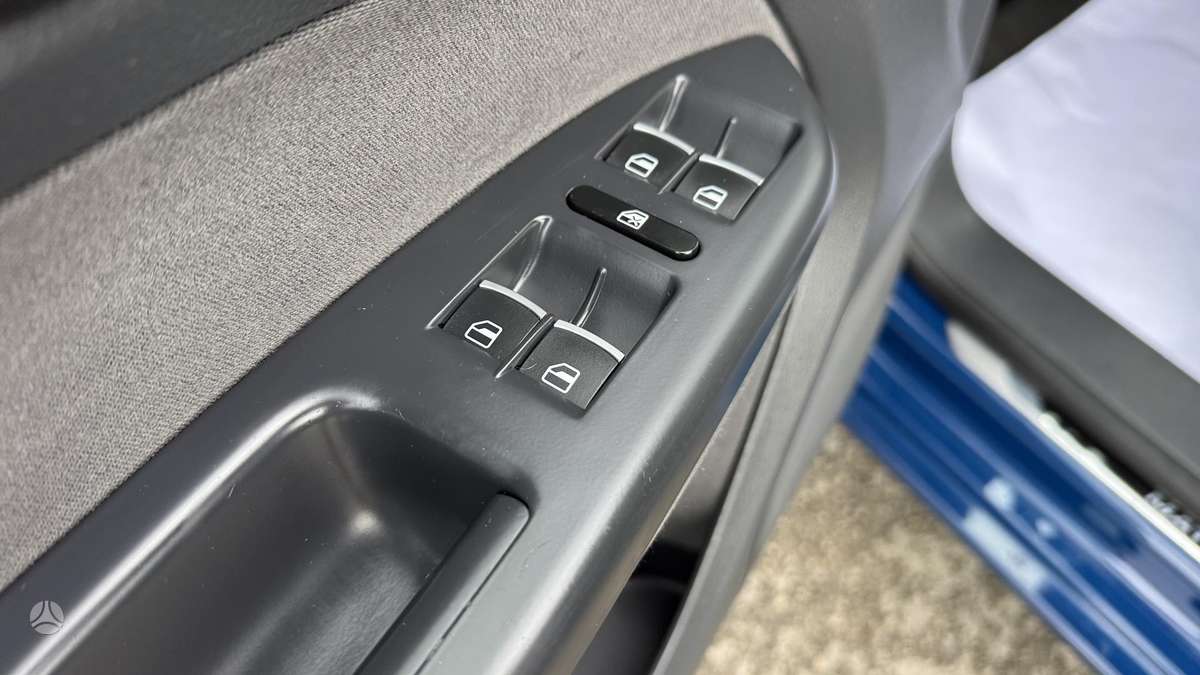 Volkswagen Touran 2012 — photo 25