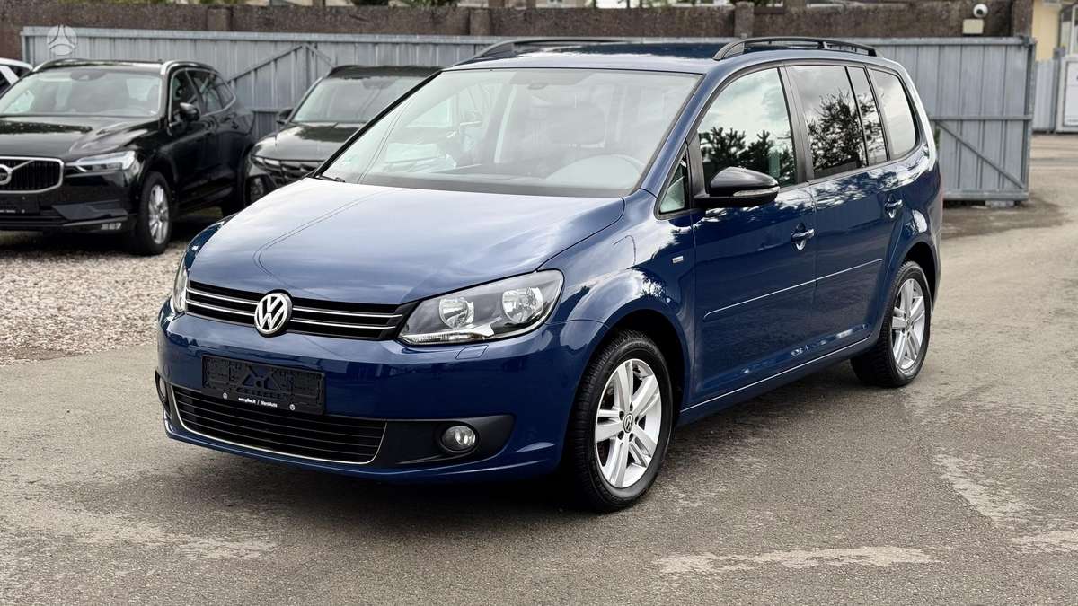 Volkswagen Touran 2012 — interior