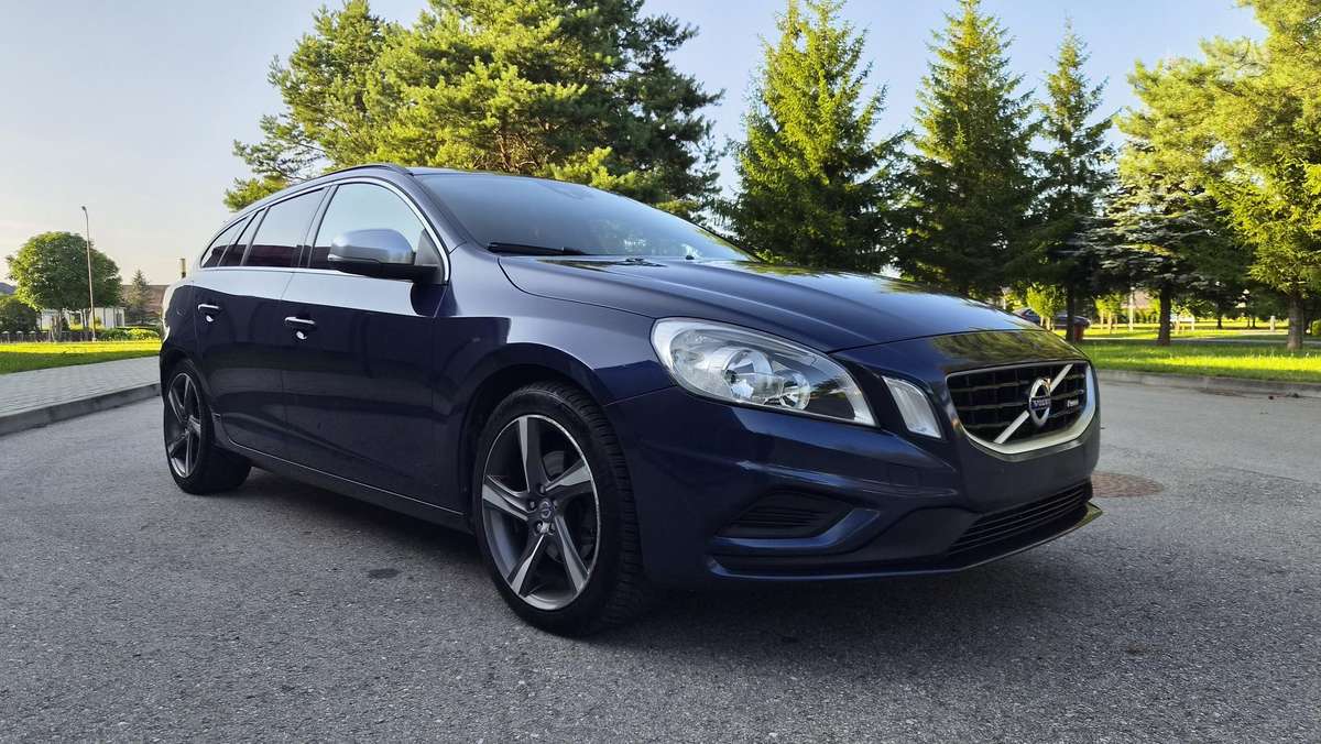 Volvo V60 2011 — вигляд ззаду