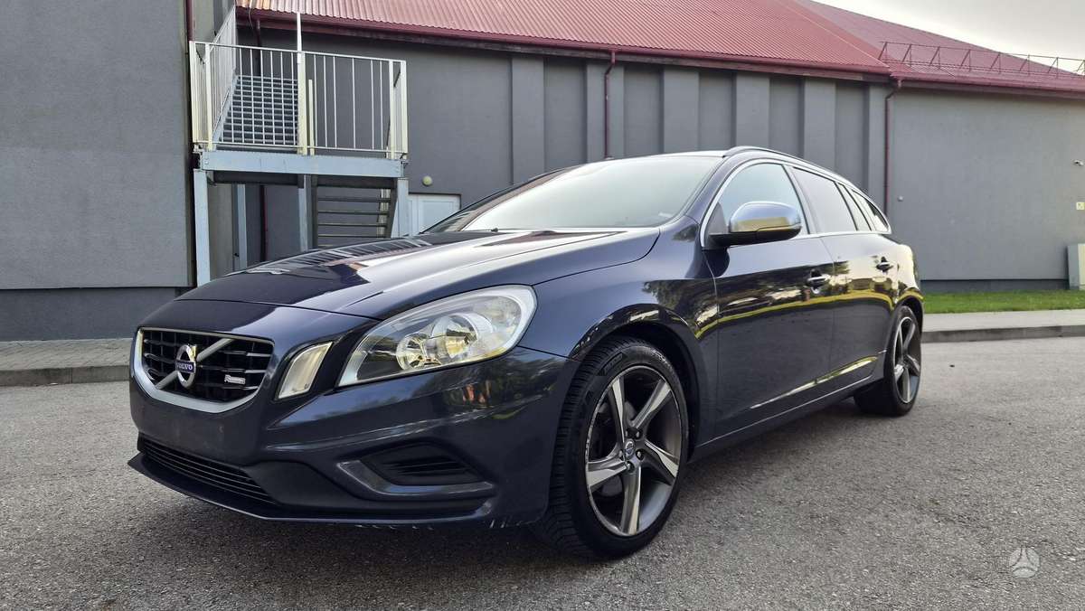 Volvo V60 2011 — салон