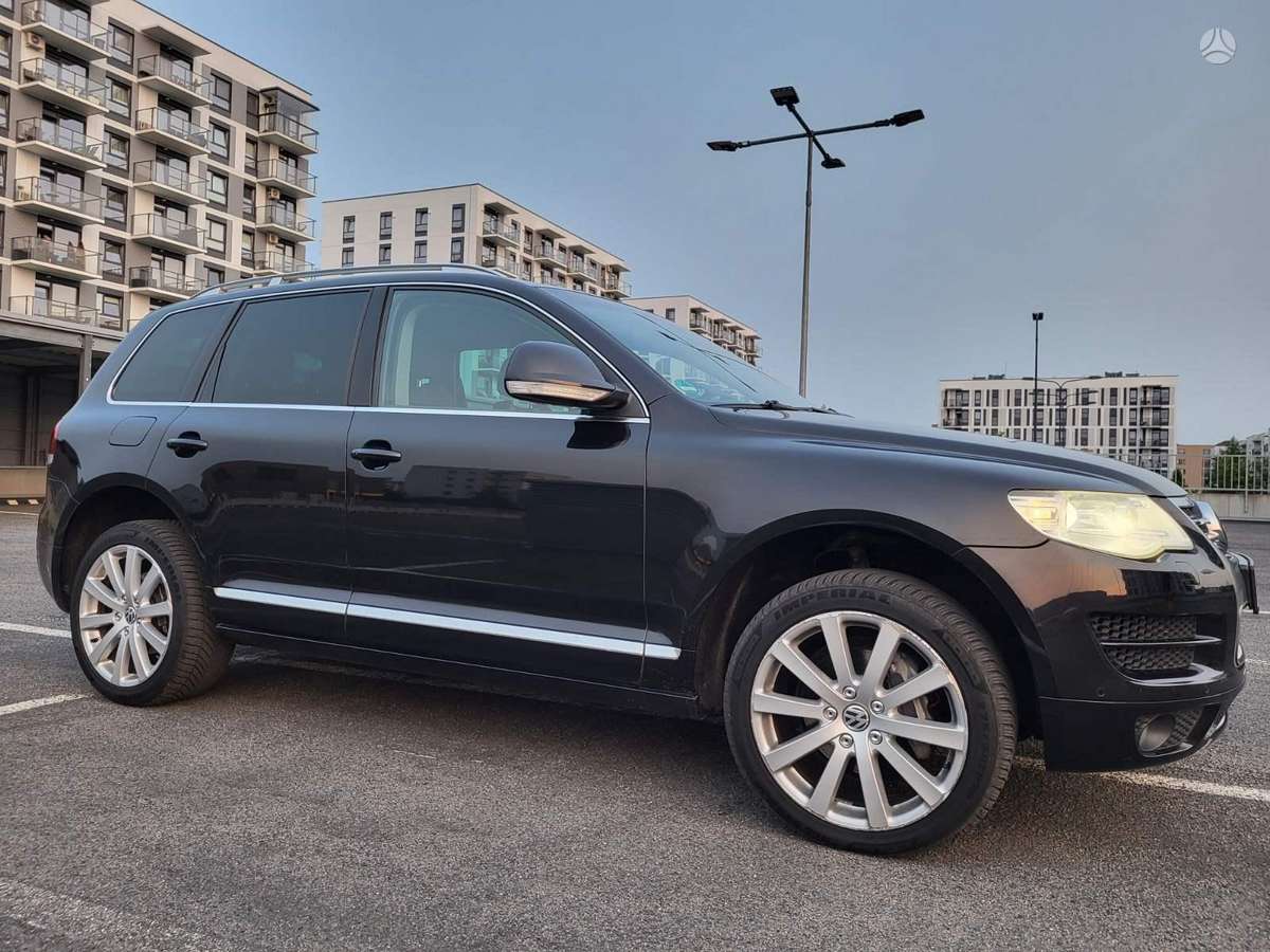 Volkswagen Touareg 2009 — вигляд ззаду