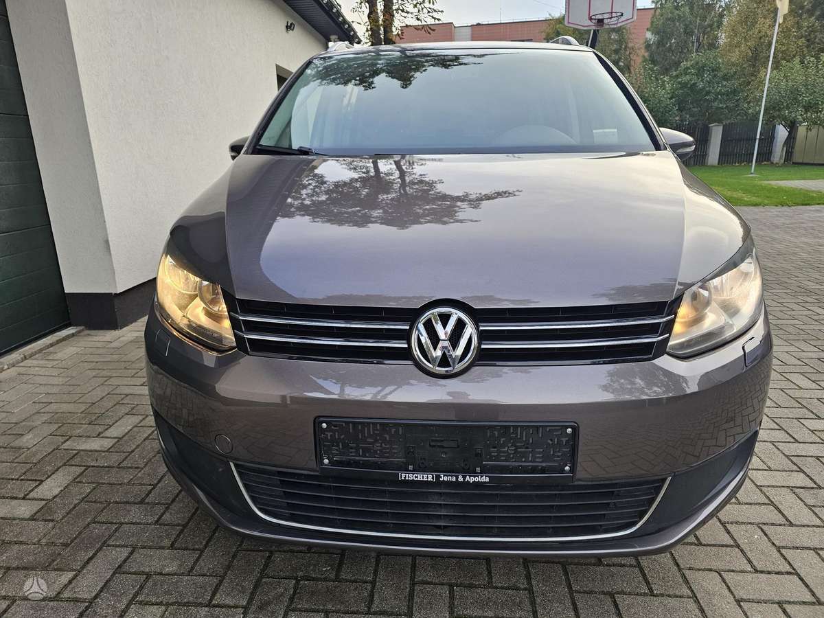 Volkswagen Touran 2012 — вигляд ззаду