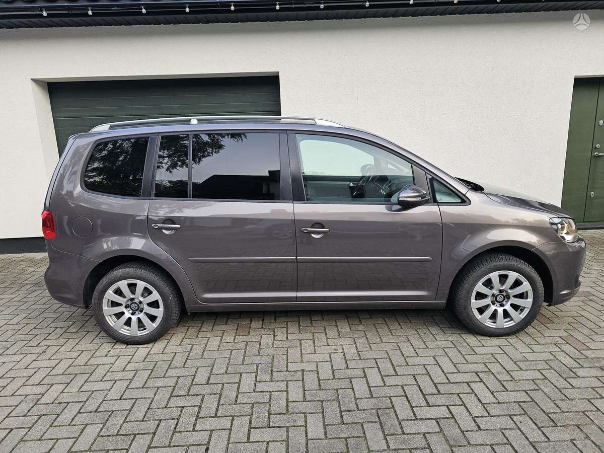Volkswagen Touran 2012 — двигун 1598 cm³, 105 HP (77kW)