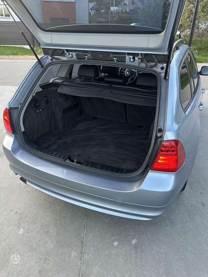BMW 320 2009 — photo 11