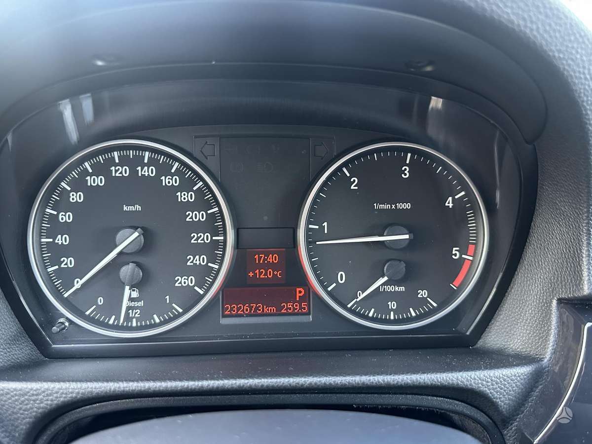 BMW 320 2009 — photo 13