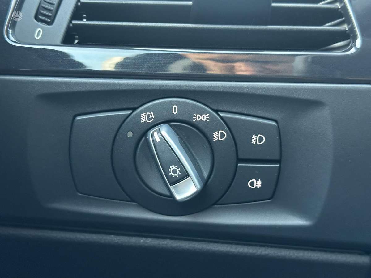 BMW 320 2009 — photo 16