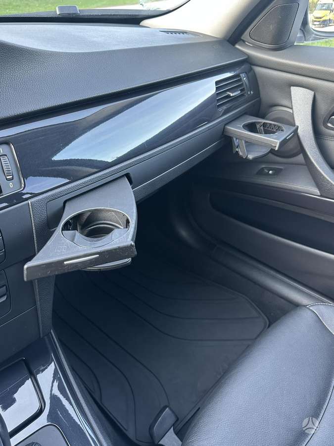 BMW 320 2009 — photo 17