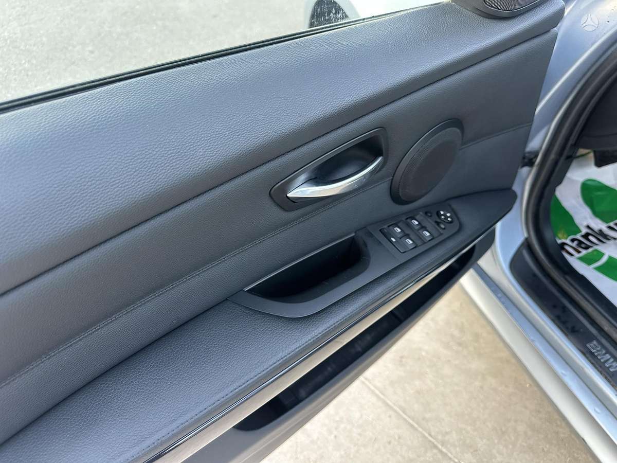 BMW 320 2009 — photo 7