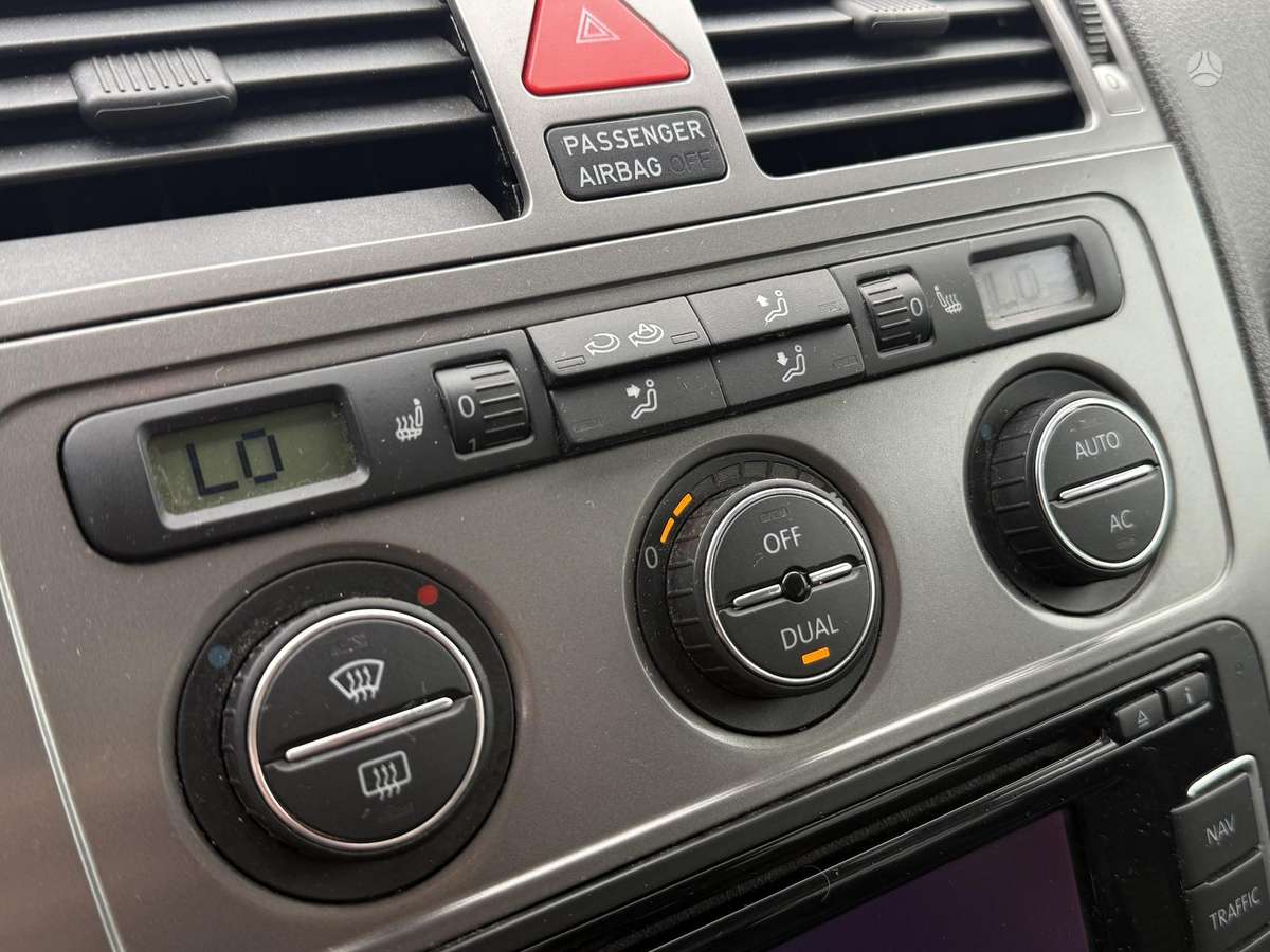 Volkswagen Touran 2008 — photo 12