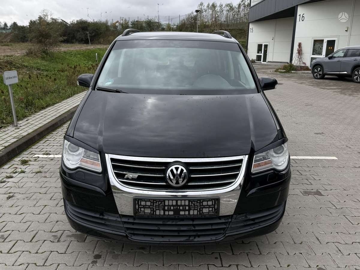 Volkswagen Touran 2008 — rear view