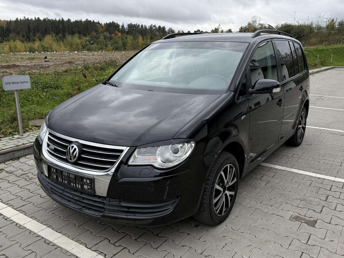 Volkswagen Touran 2008 — interior