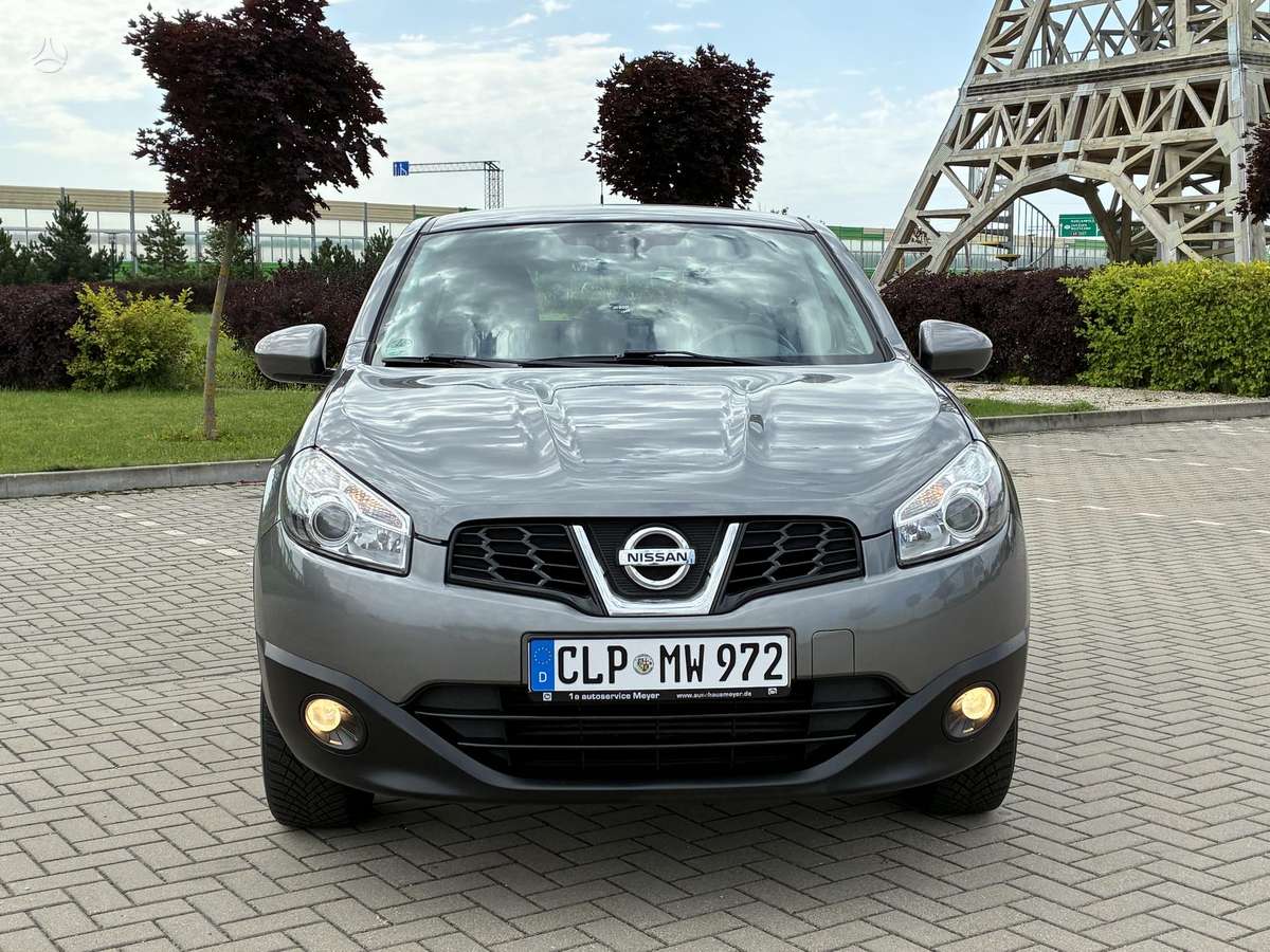Nissan Qashqai 2012 — interior