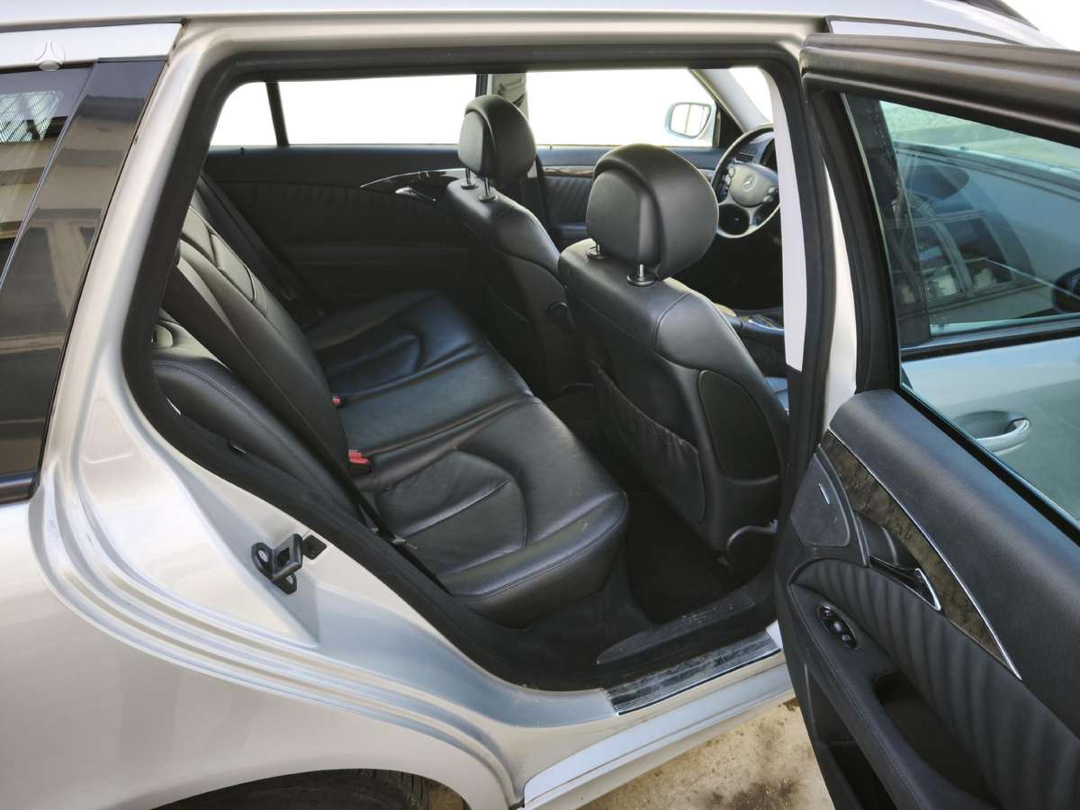 Mercedes-Benz E280 2009 — photo 11