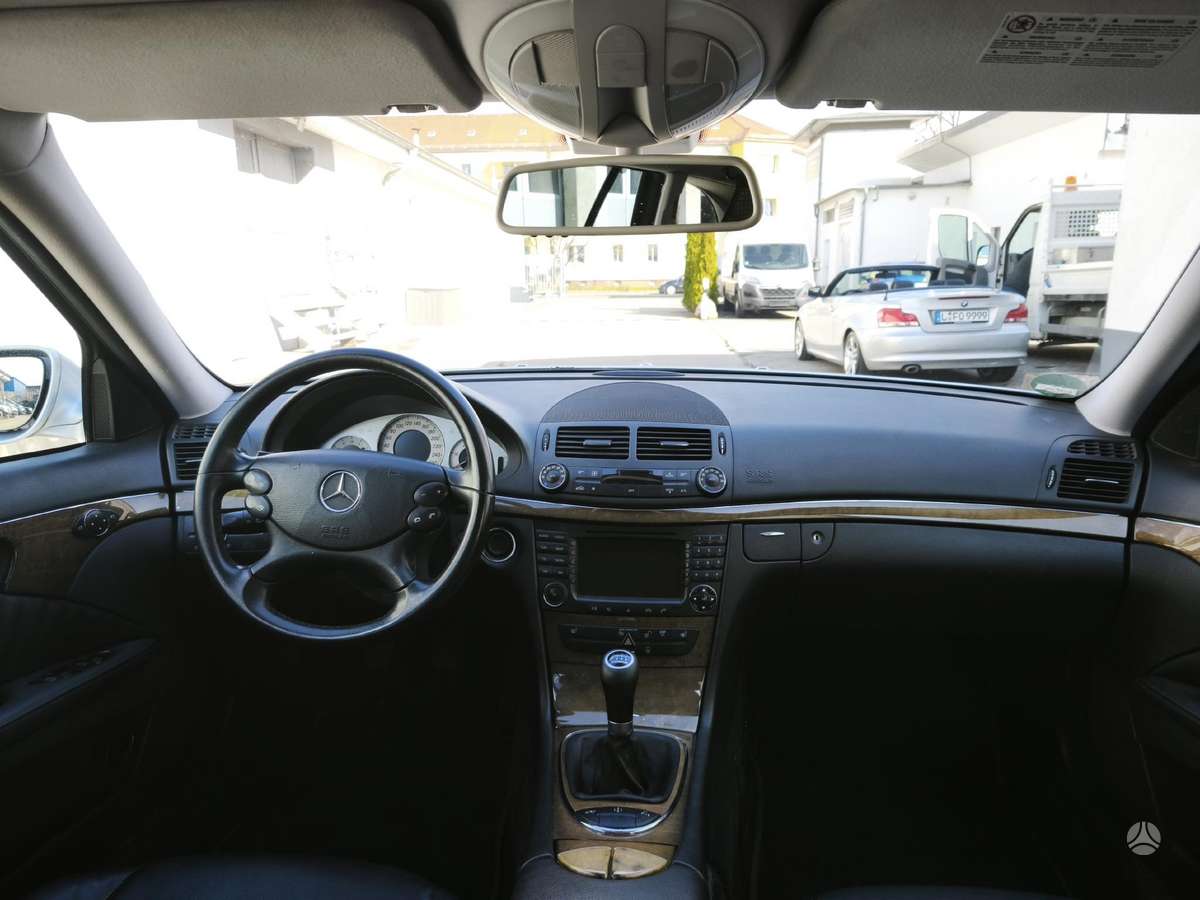 Mercedes-Benz E280 2009 — photo 12