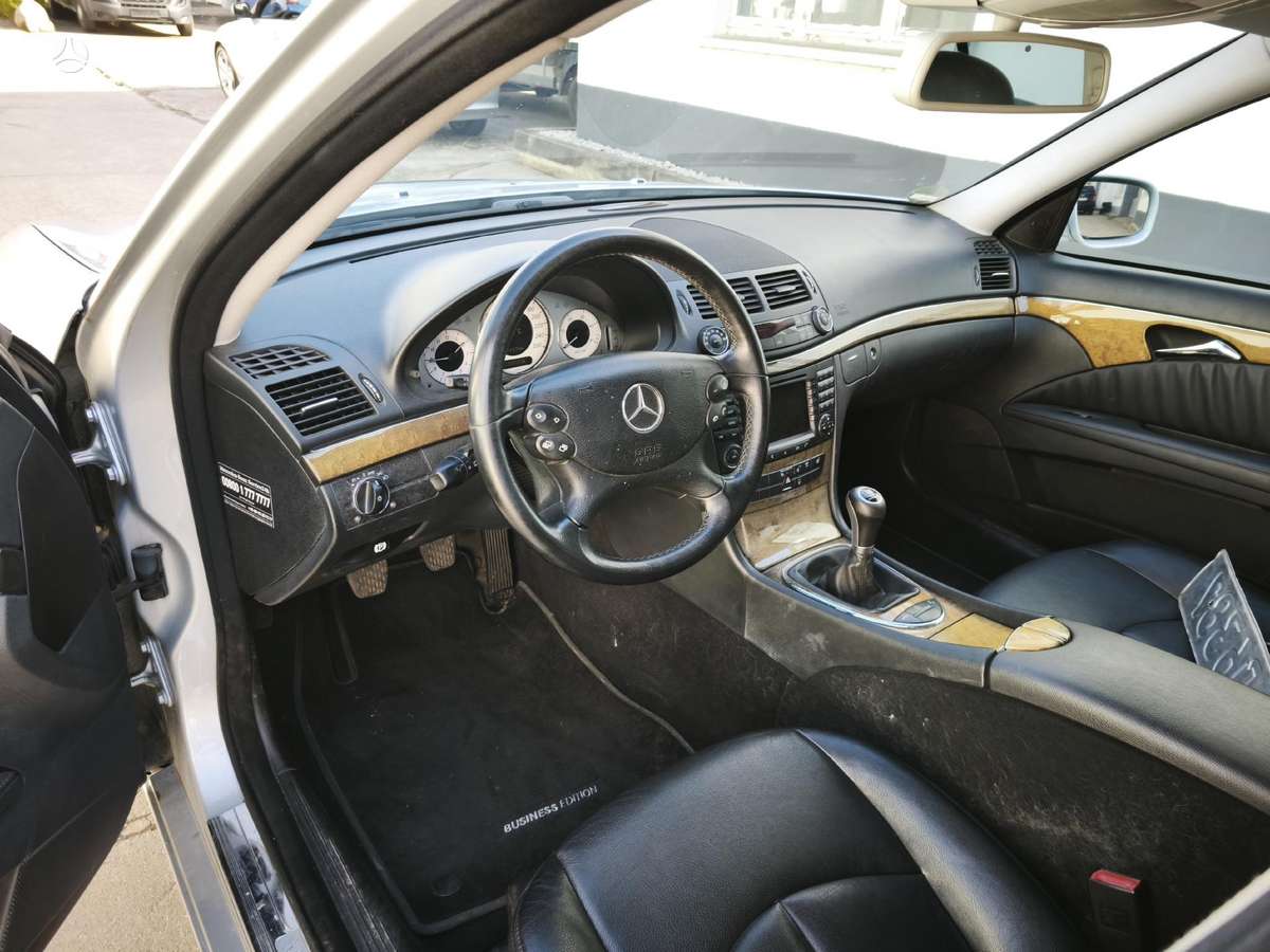 Mercedes-Benz E280 2009 — photo 14