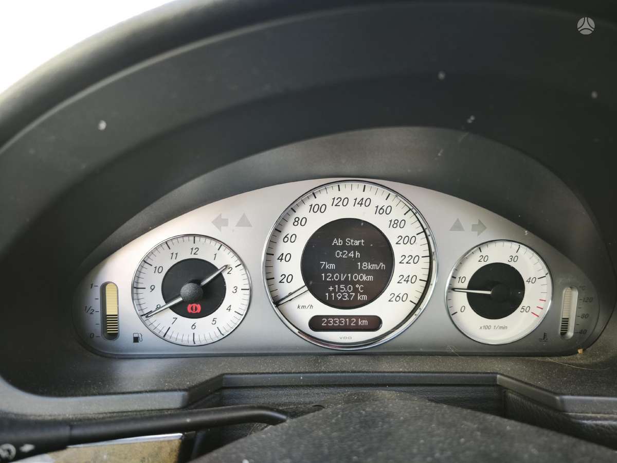 Mercedes-Benz E280 2009 — photo 15