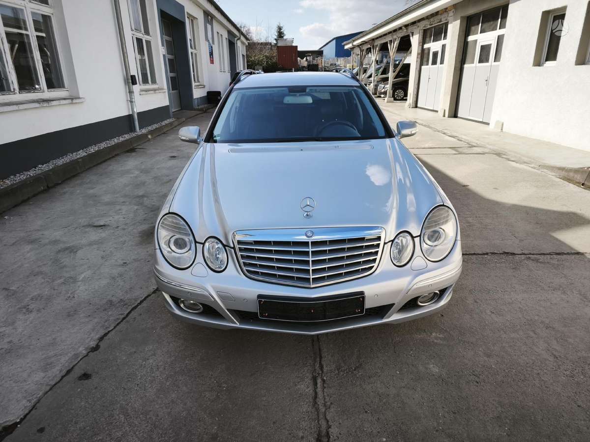 Mercedes-Benz E280 2009 — rear view