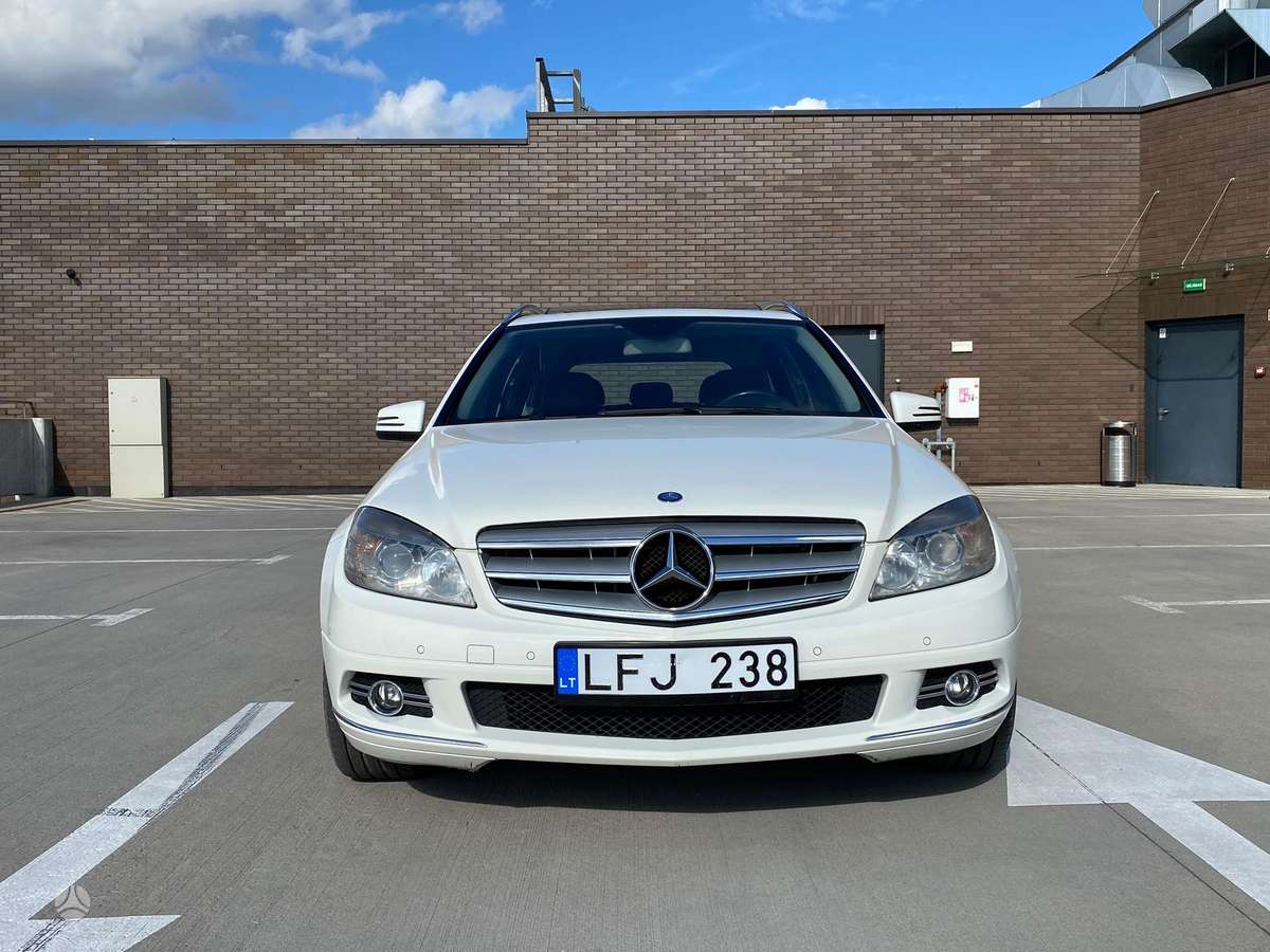 Mercedes-Benz C220 2011 — салон