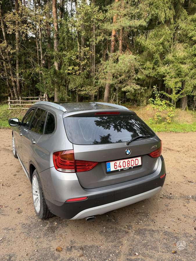 BMW X1 2011 — вигляд ззаду