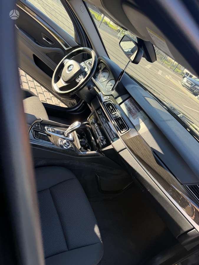 BMW 520 2010 — photo 8