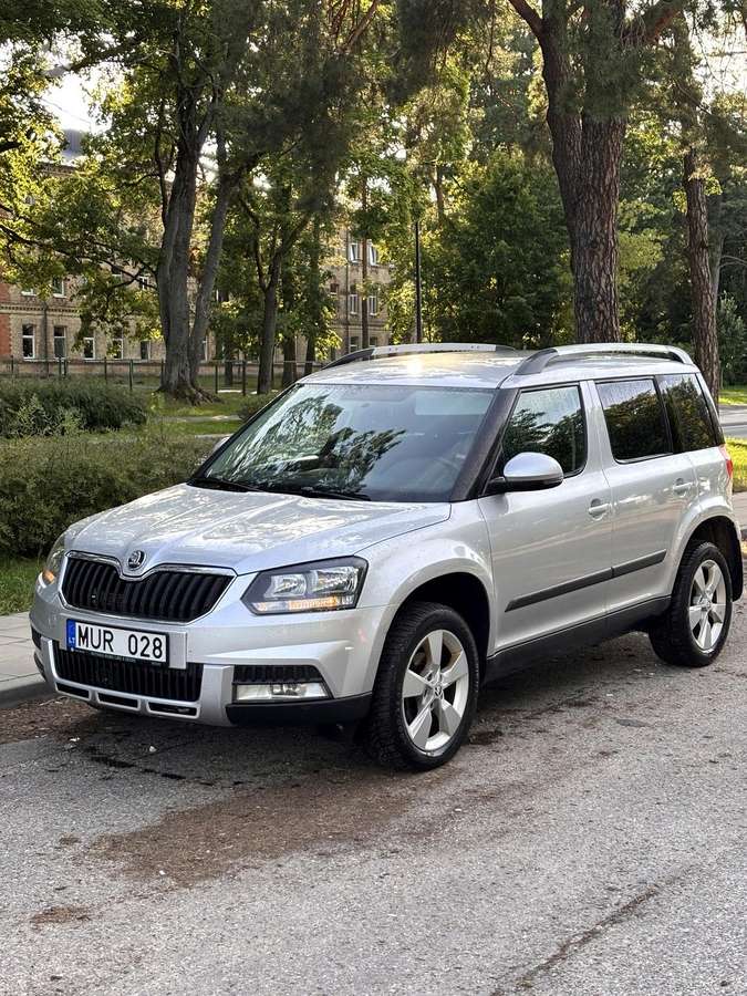 Skoda Yeti 2015 — rear view