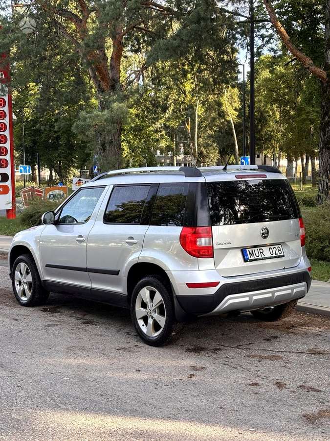 Skoda Yeti 2015 — interior
