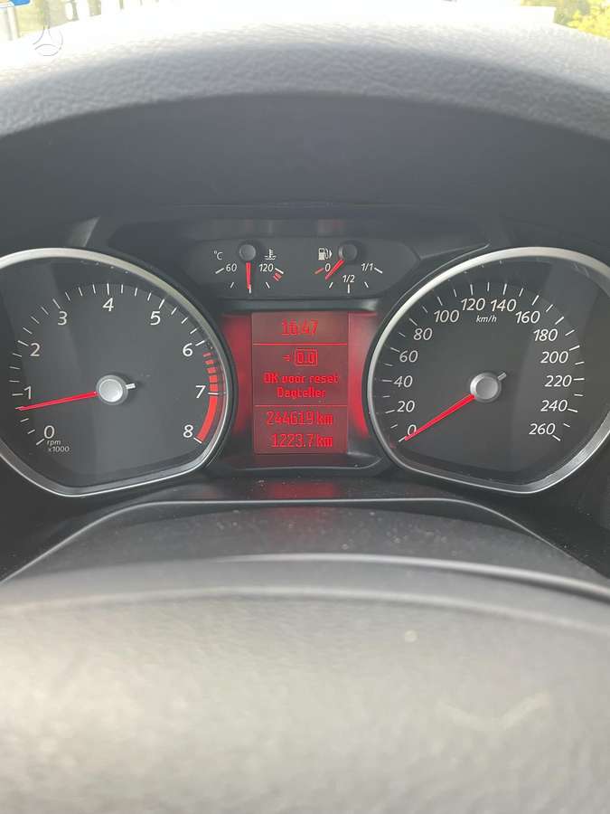 Ford S-MAX 2012 — photo 16