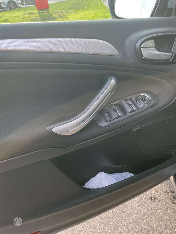 Ford S-MAX 2012 — photo 18