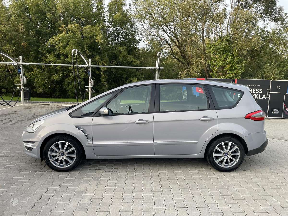 Ford S-MAX 2012 — rear view