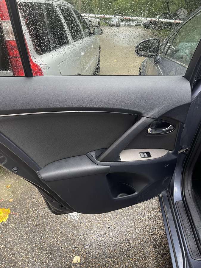 Toyota Avensis 2010 — photo 11