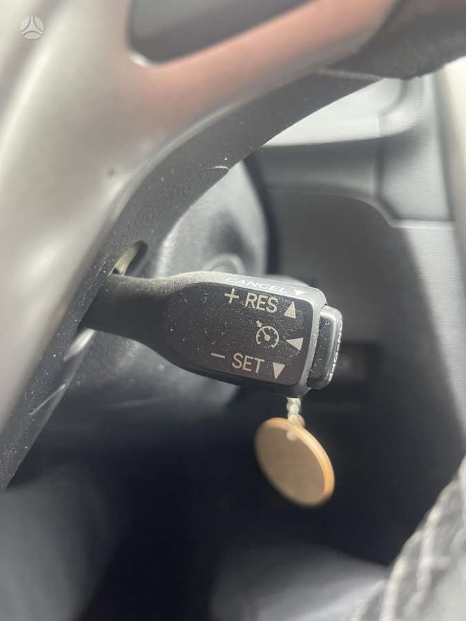 Toyota Avensis 2010 — photo 18
