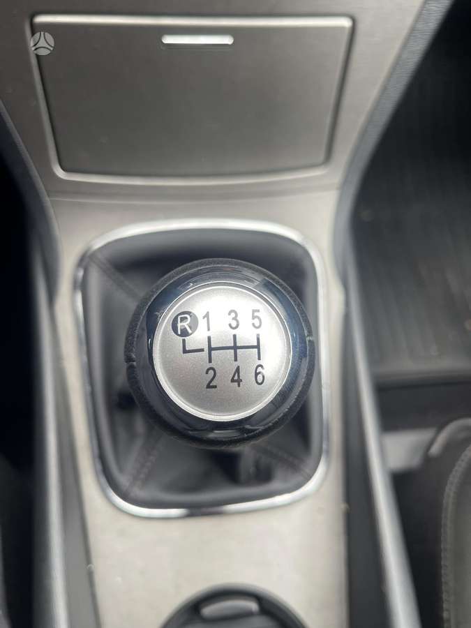Toyota Avensis 2010 — photo 19