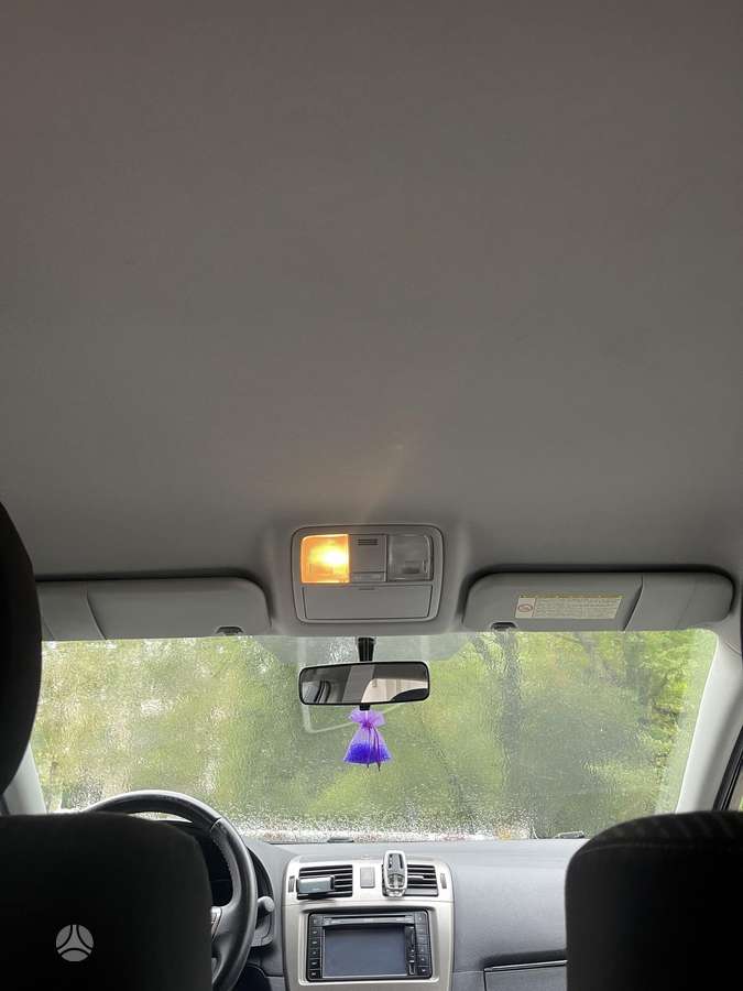 Toyota Avensis 2010 — photo 23
