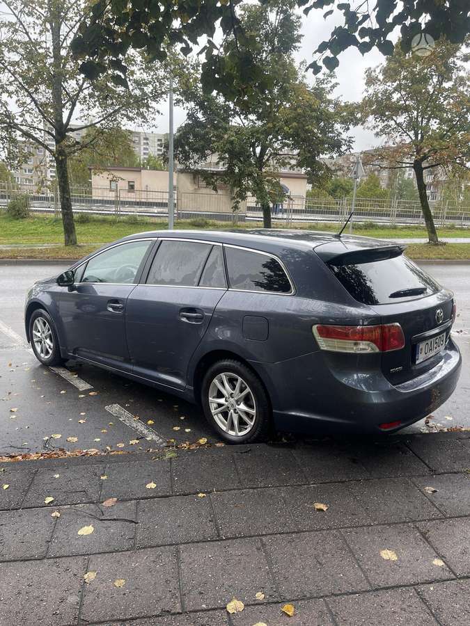 Toyota Avensis 2010 — engine 1998 cm³, 126 HP (93kW)