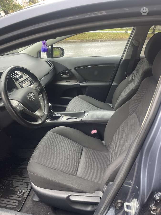 Toyota Avensis 2010 — photo 9