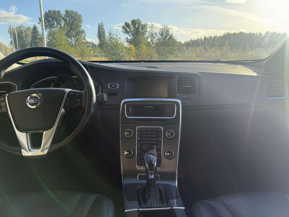 Volvo V60 2013 — photo 12