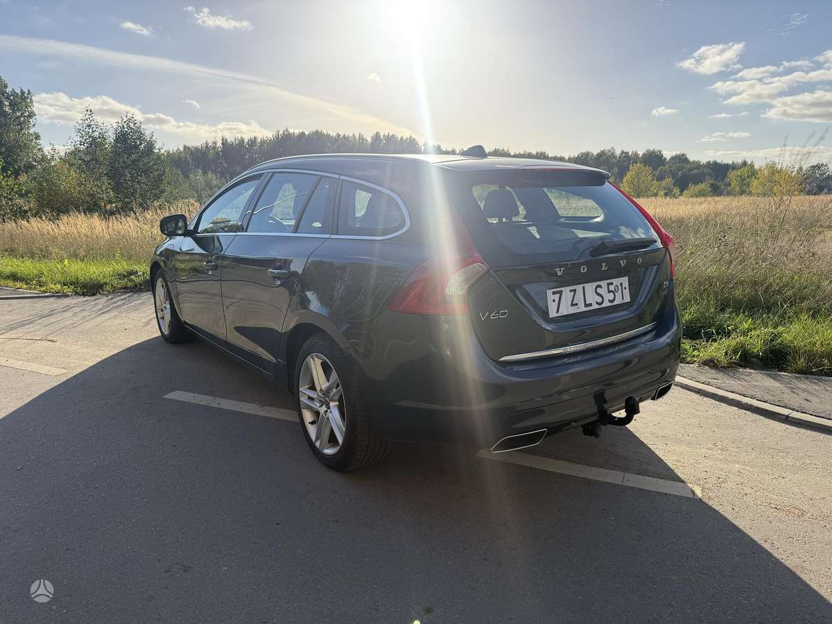 Volvo V60 2013 — rear view