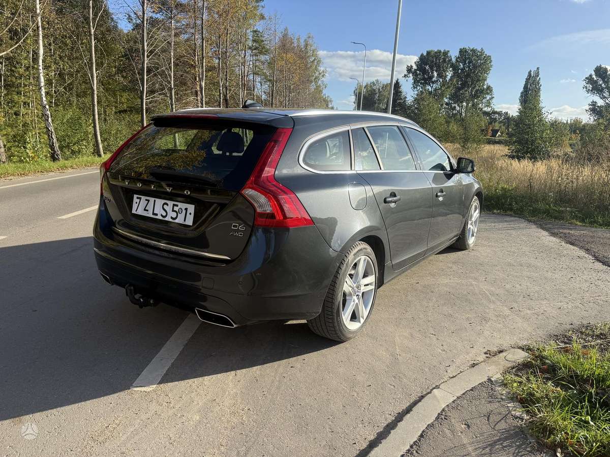 Volvo V60 2013 — interior