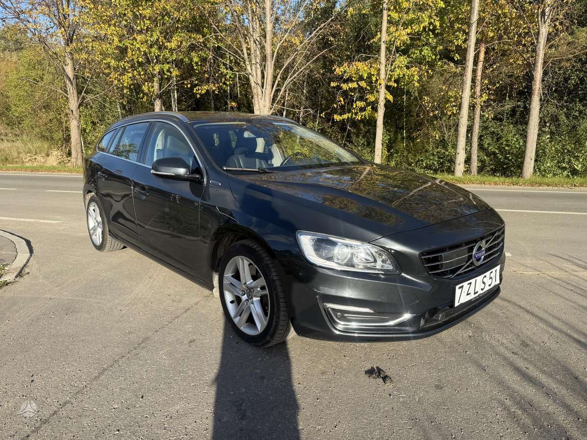 Volvo V60 2013 — engine 2400 cm³, 280 HP (206kW)