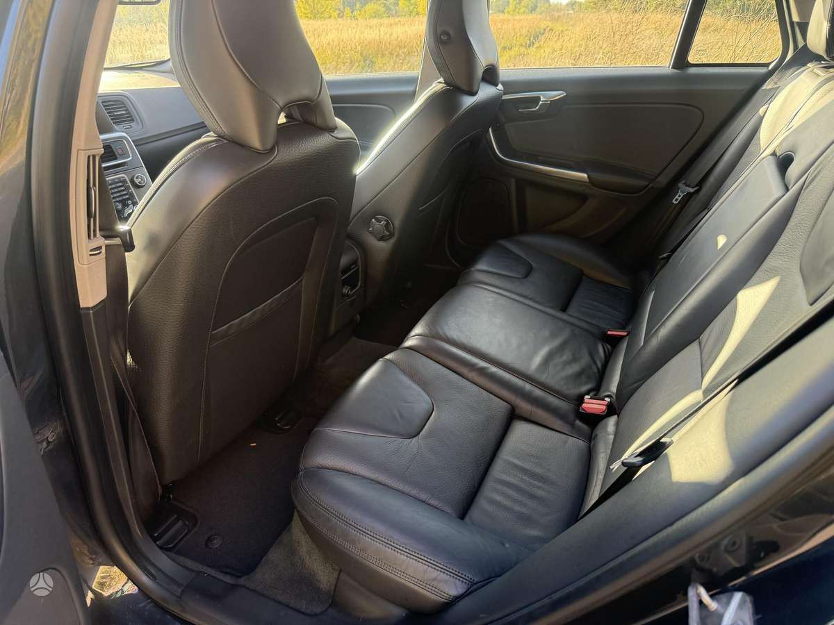 Volvo V60 2013 — photo 9