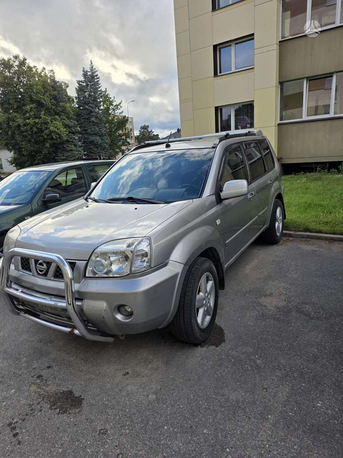 Nissan X-Trail 2004 — вигляд ззаду