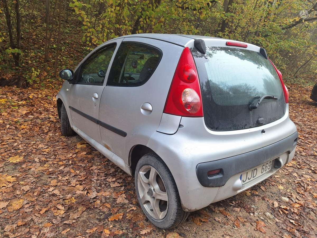 Peugeot 107 2006 — photo 6