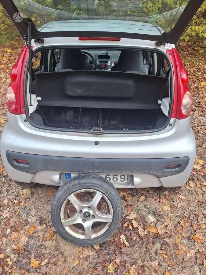 Peugeot 107 2006 — photo 8