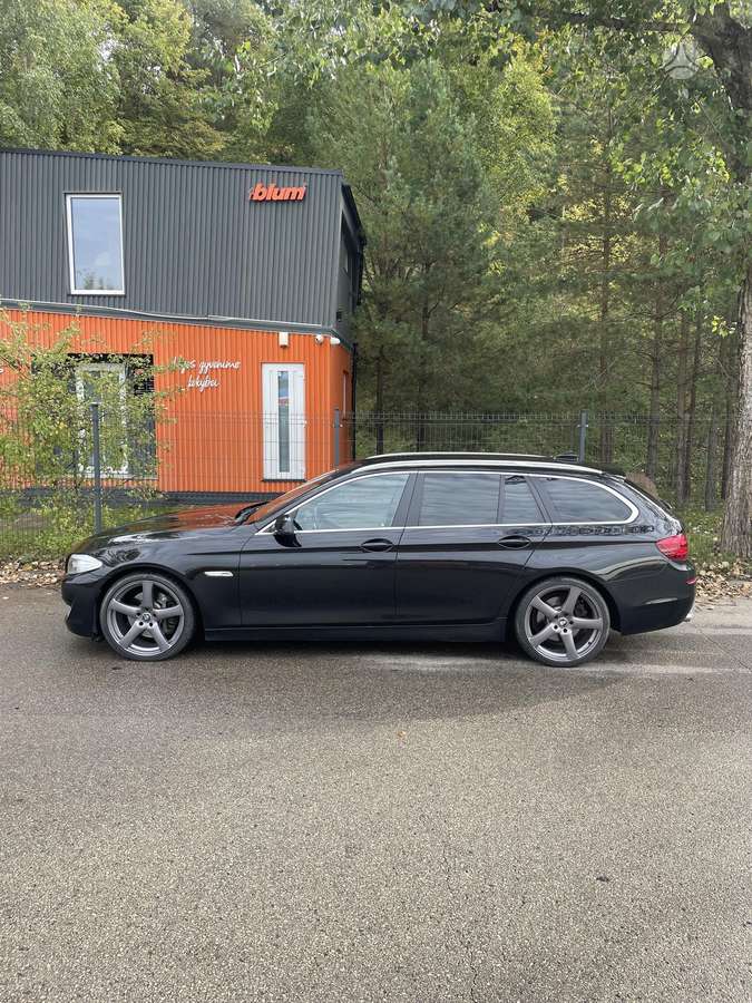 BMW 525 2011 — двигун 2993 cm³, 204 HP (150kW)