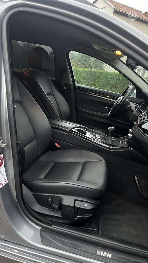 BMW 520 2011 — photo 16