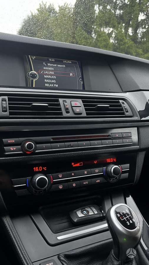 BMW 520 2011 — photo 22